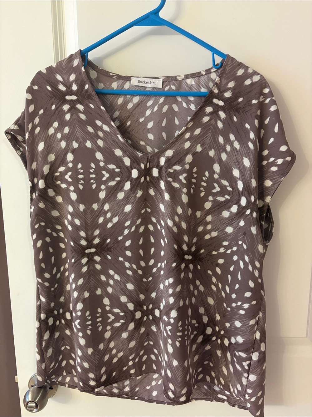 BUCKETLIST Taupe & White Abstract V‑Neck Blouse
